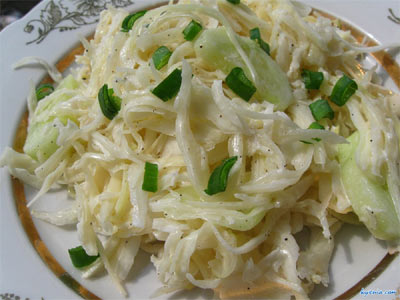 Салат с чесноком и капустой