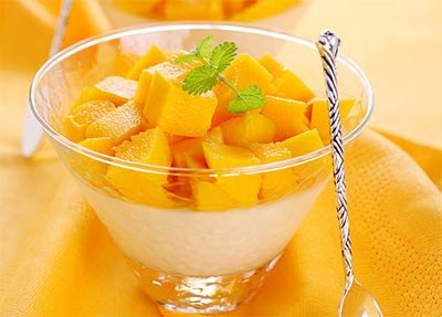 Салат из фруктов в креманках