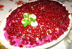 Салат с гранатом и курицей