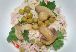 Салат с шампиньонами и сыром