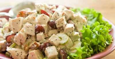 Простой салат с курицей