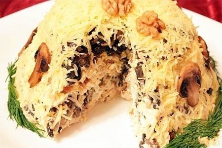 Салат с курицей и грибами