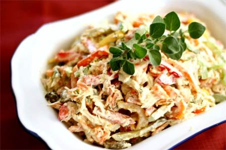 Салат куриный