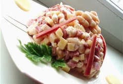 Салат с фасолью и ветчиной
