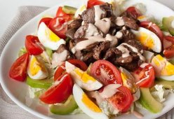 Салат с куриной печенью