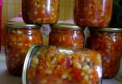 Салат на зиму с фасолью и овощами