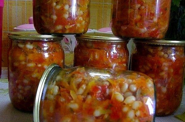 Салат на зиму с фасолью и овощами