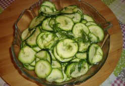 Салат из свежих кабачков