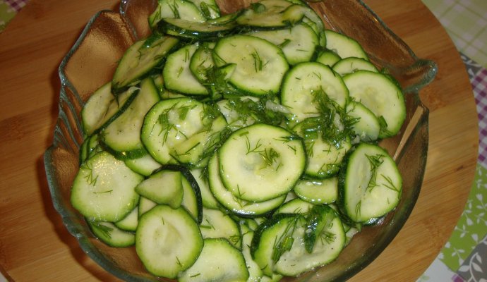 Салат из свежих кабачков