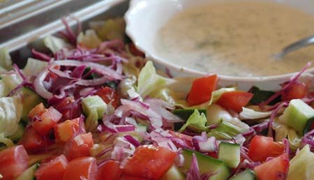 Салат из сырых кабачков