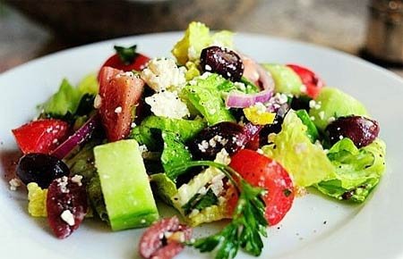 Салат с базиликом