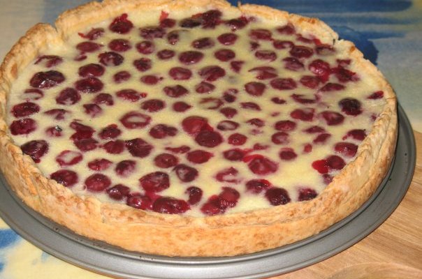 Вишневый пирог из песочного теста