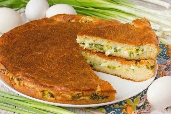 Заливной пирог с яйцом и зеленым луком