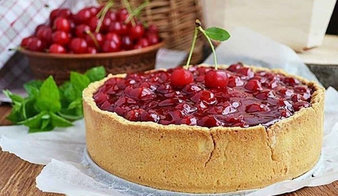 Песочный пирог с вишней