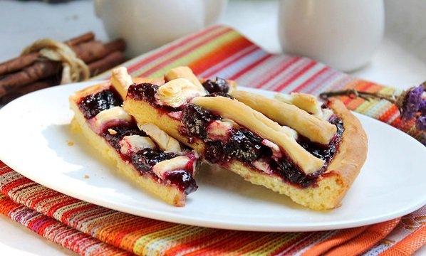 Быстрый пирог с вареньем