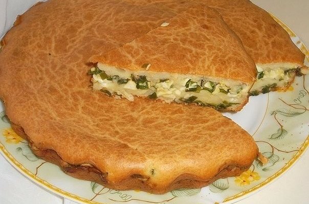 Заливной пирог с луком и яйцом