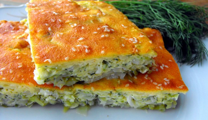 Заливной пирог на майонезе и сметане