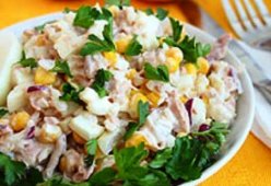 Салат с тунцом консервированным