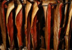 Салаты с копченой горбушей