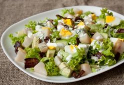 Салат с копченой рыбой