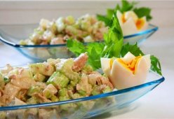 Салат с тунцом и сельдереем