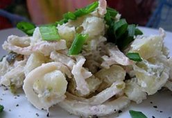 Салат из консервированных кальмаров
