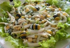 Салат с кальмарами и кукурузой