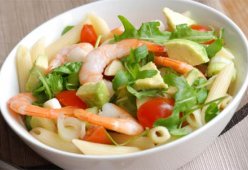 Салат с креветками и авокадо