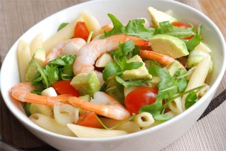 Салат с креветками и авокадо