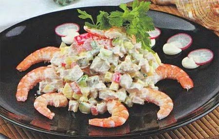 Салат с креветками и курицей