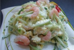 Салат с креветками и огурцами