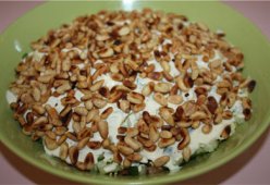 Рецепт салата с кедровыми орешками