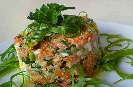 Салат с фисташками