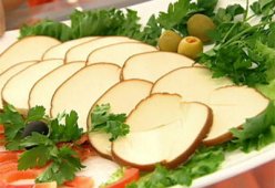 Салат с колбасным сыром