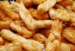 Салат с копченым сыром