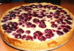 Сладкий пирог с черемухой и сметаной