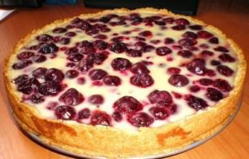 Сладкий пирог с черемухой и сметаной