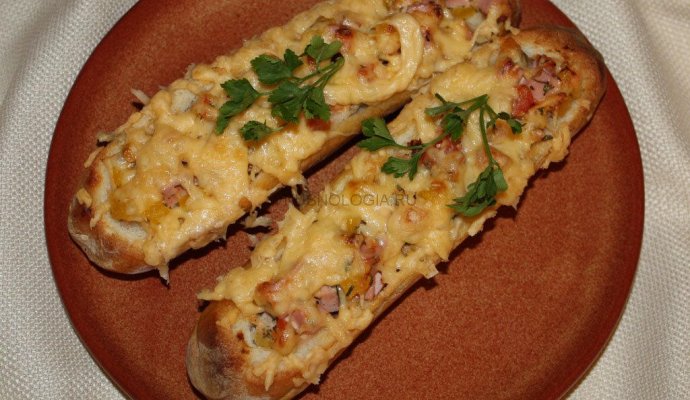 Горячий фаршированный багет