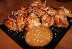 Жареные крылышки в соевом соусе с медом