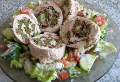 Рулет, приготовленный из курицы