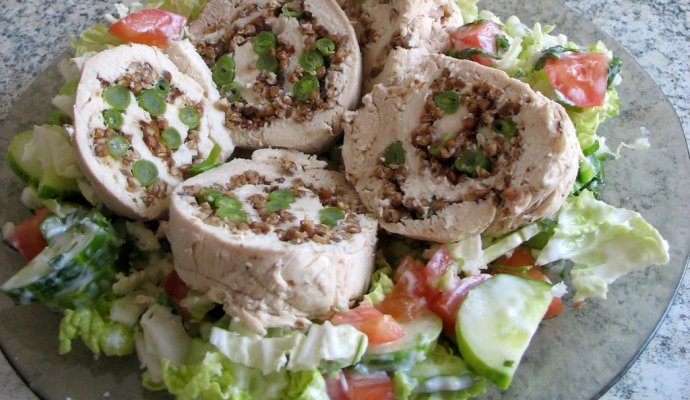 Рулет, приготовленный из курицы