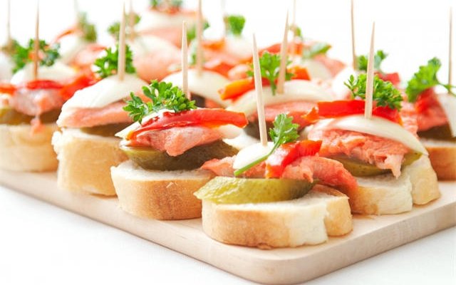 Бутерброд с любой красной рыбой