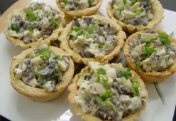 Корзиночки с грибным салатом