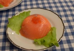 Мешочки из семги с творожным кремом