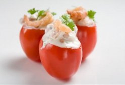 Помидоры черри, фаршированные сливочным сыром и креветками