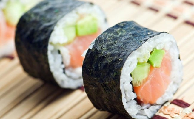 Домашние роллы с авокадо и семгой