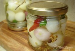 Лук маринованный (горячая заливка)