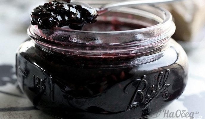 Черная смородина, протертая с сахаром (холодное варенье)