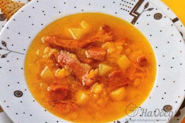 Суп гороховый с копчеными ребрышками