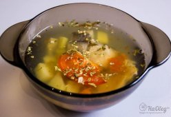 Уха с картофелем и помидорами